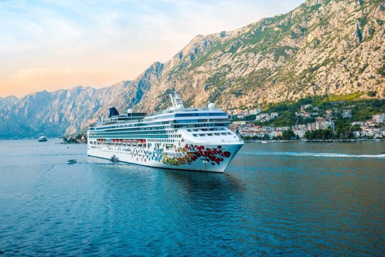 Waves of Wonder: Your Go-To Cruise Adventure Blog.